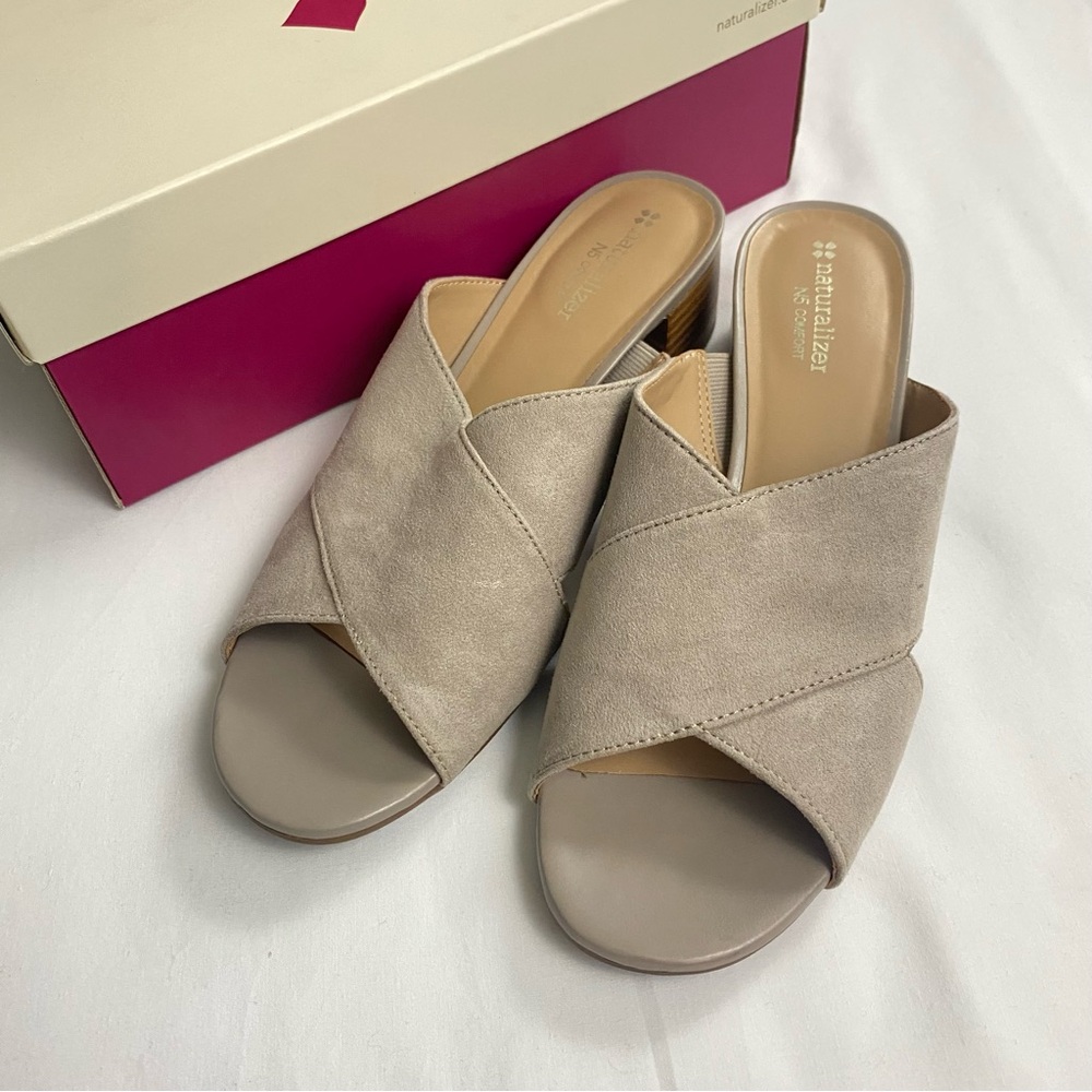Naturalizer Tan Sandals Mules with Soft Suede Finish size 8M - Picture 2 of 5